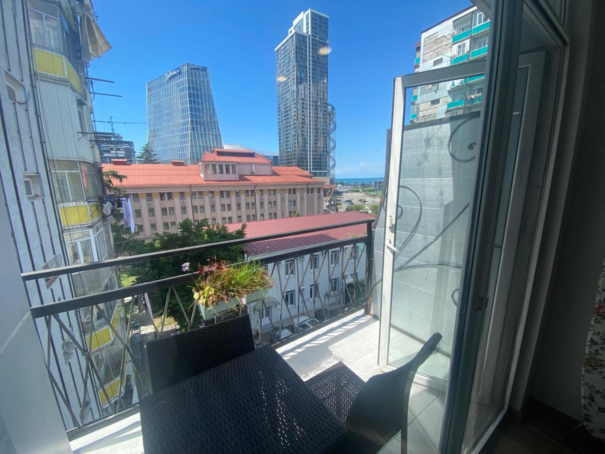 Apartment In Batumi Mgzavrebi Exterior photo